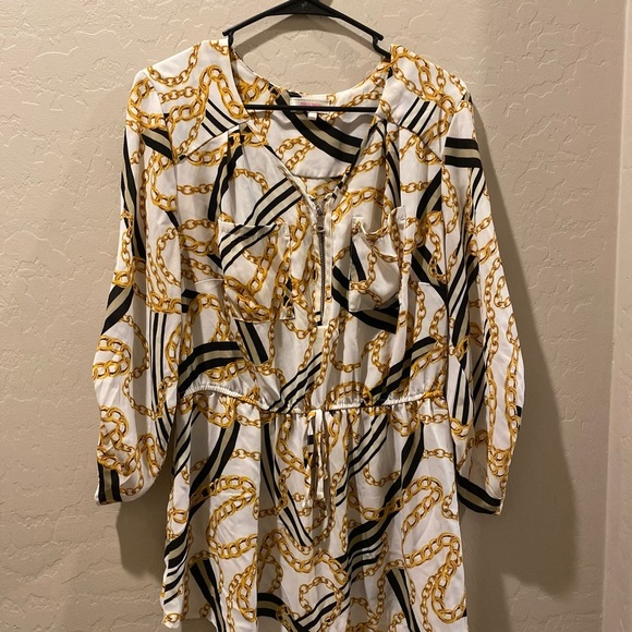 Chic Chain Print Blouse - Picture 1 of 8